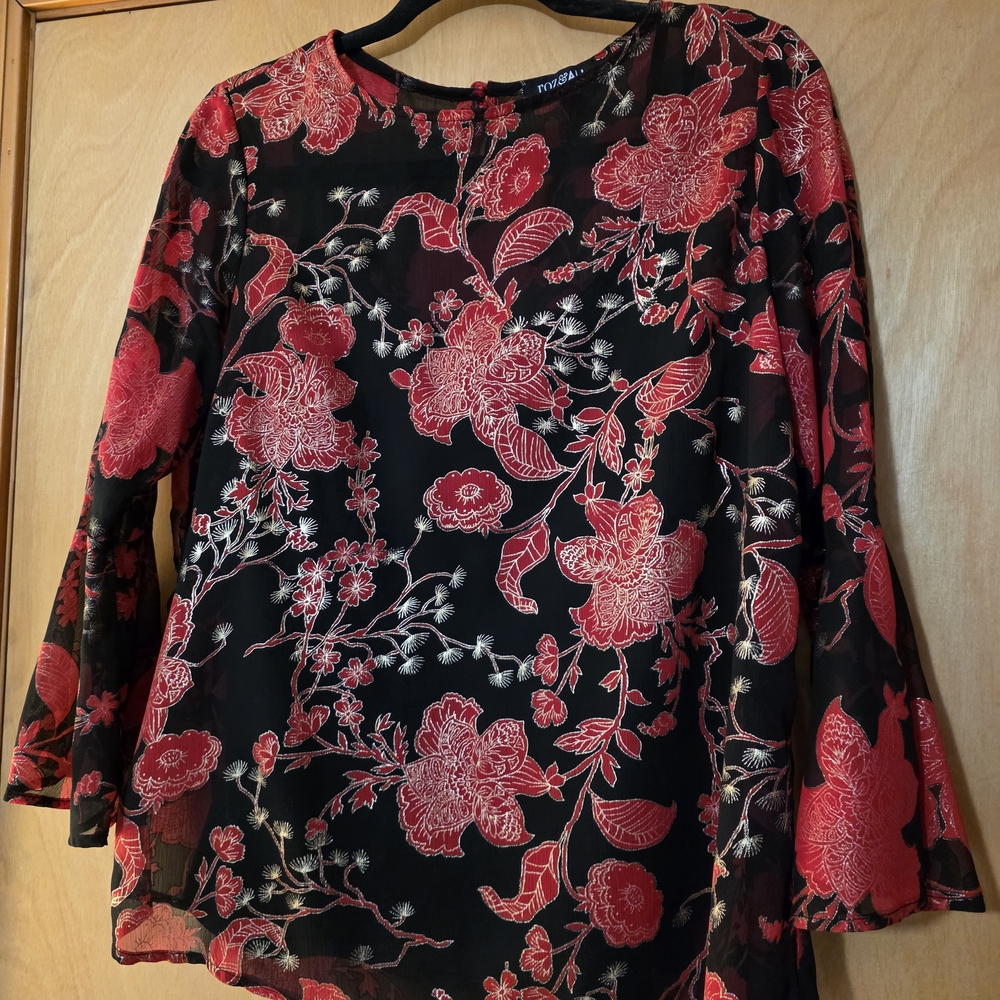 Roz & Ali Elegant Floral Black and Red Top With Metallic Gold Accents LP
